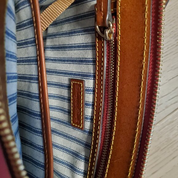 Dooney and Bourke hot pink cross body purse - Picture 2 of 4